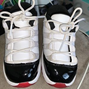 AIR JORDAN 11 RETRO LOW 'CONCORD-BRED'